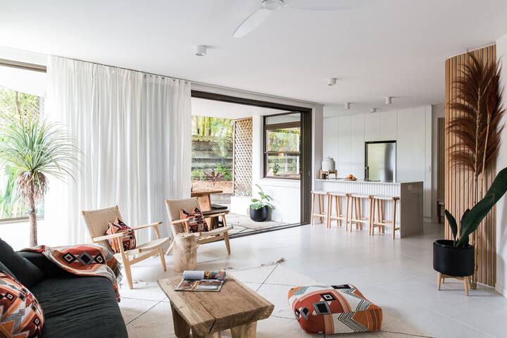 Newly renovated 3 bedroom Beach Bungalow gallery image 4