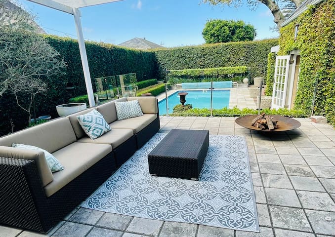 Fabulous 4-bedroom home with Pool & Solar