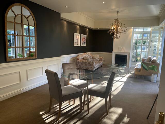 Fabulous 4-bedroom home with Pool & Solar gallery image 5