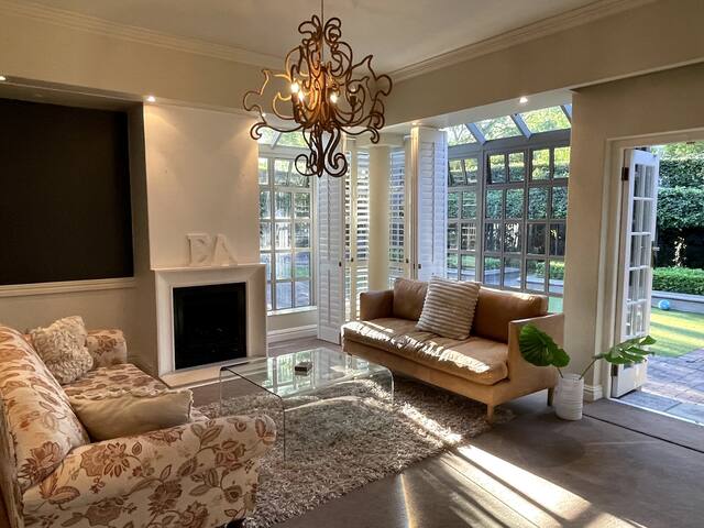 Fabulous 4-bedroom home with Pool & Solar gallery image 3