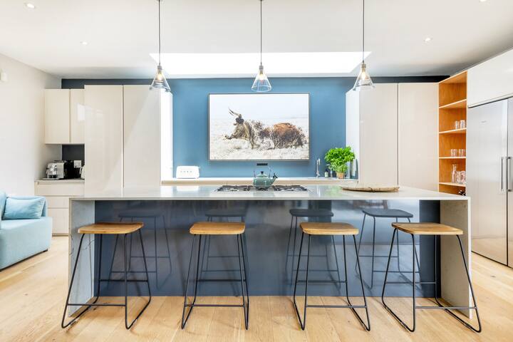 Charming 4-Bedroom Family Home gallery image 4