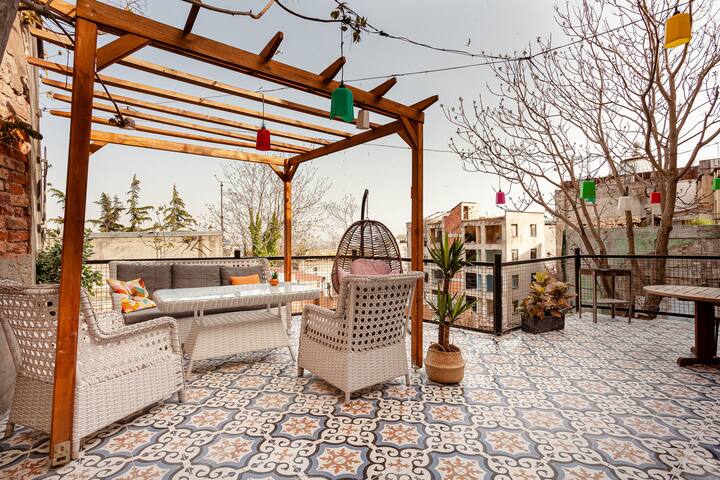 Newly Renovated 4BR/4BA Flat Terrace AC Galata gallery image 3