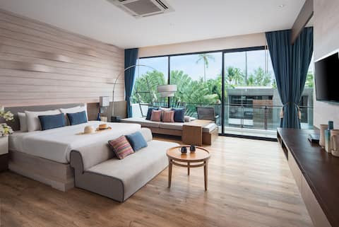 Junior Suite Pool View + bathtub + BF