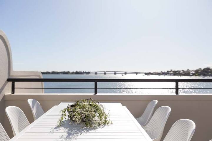 Stunning water views 2 bedroom apartment gallery image 2