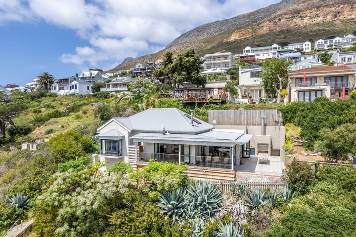Modern 2 bedroom house with harbour views
