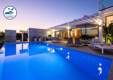 Brand New Villa With Heated Private Pool