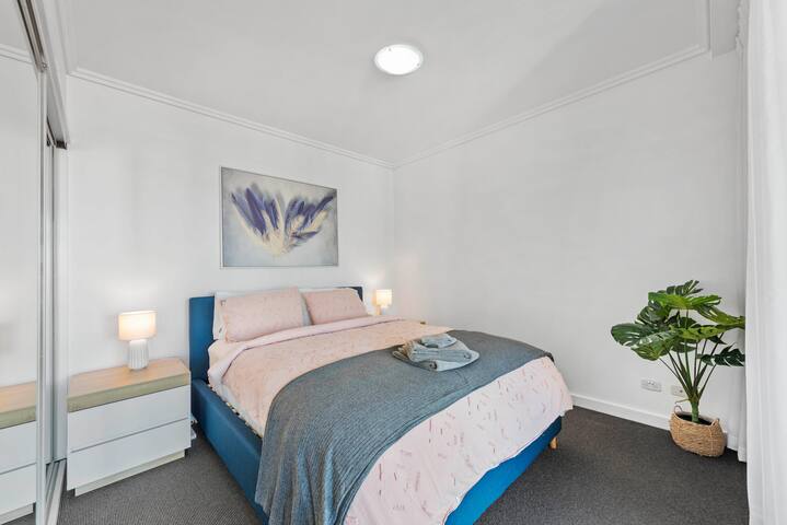 City Heights! 2Bed/1Bath/1Car/Views ~ CBD gallery image 4