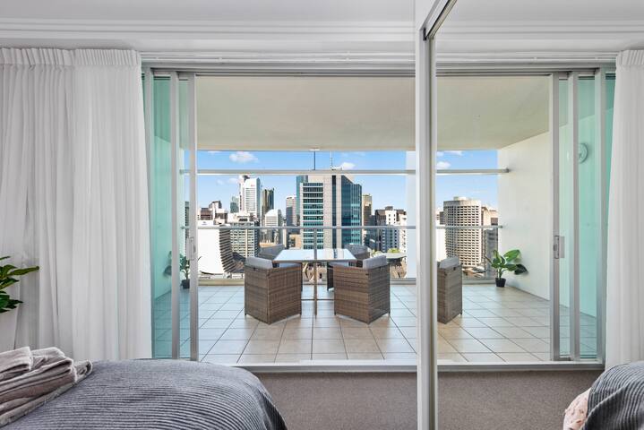 City Heights! 2Bed/1Bath/1Car/Views ~ CBD gallery image 5