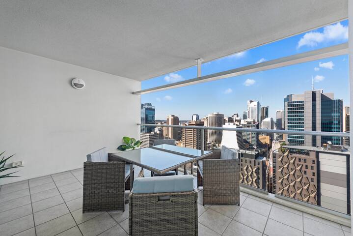 City Heights! 2Bed/1Bath/1Car/Views ~ CBD gallery image 2