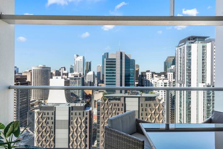 City Heights! 2Bed/1Bath/1Car/Views ~ CBD gallery image 3