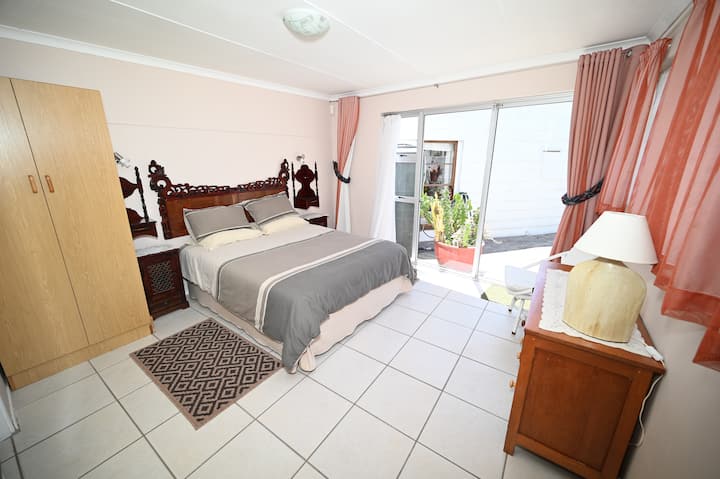 Master bedroom (with ensuite) 