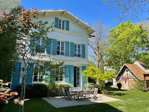 Gorgeous Villa ideally located (15 mn from Paris)