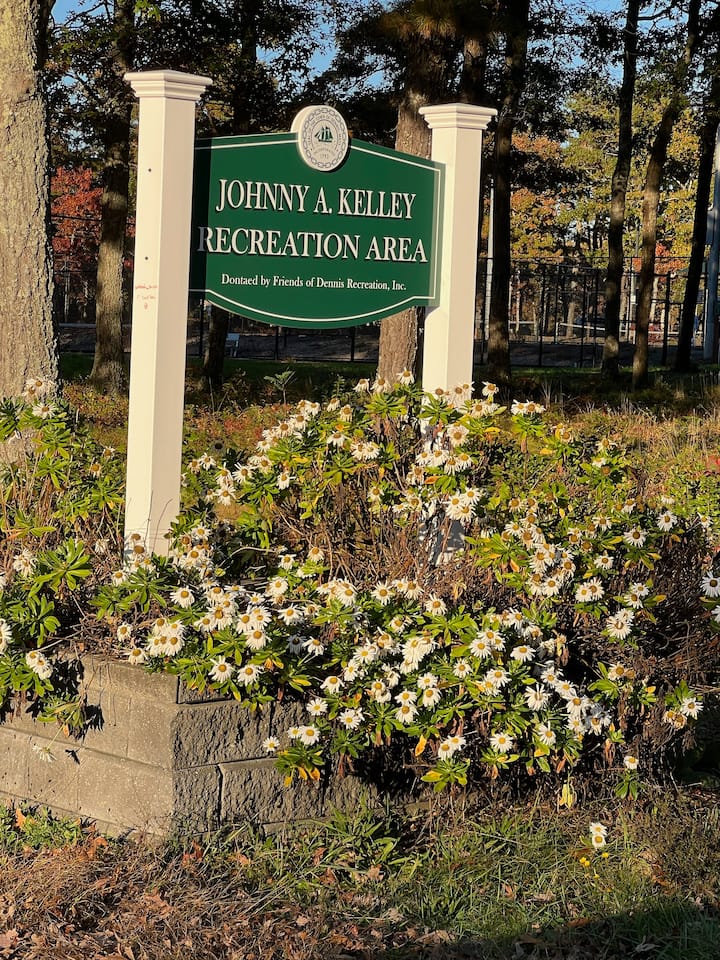 Bungalow 11 - Sleeps 8/has 3 bedrooms/central air! - Cottages for