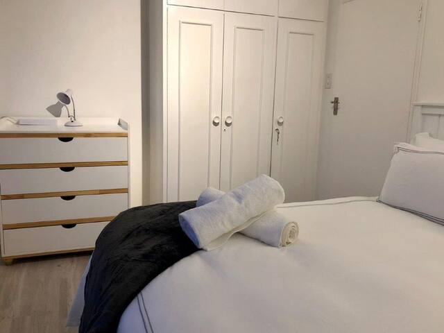 Beautiful holiday home – Sea Point. gallery image 4