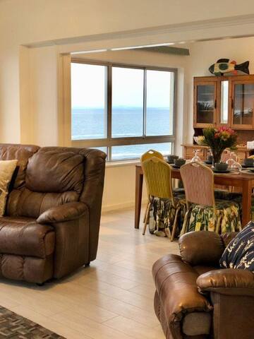 Beautiful holiday home – Sea Point. gallery image 2