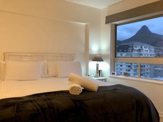 Beautiful holiday home – Sea Point. gallery image 3