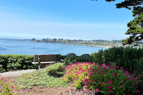 Oasis by the Waves: Serene Oceanfront Cottage!