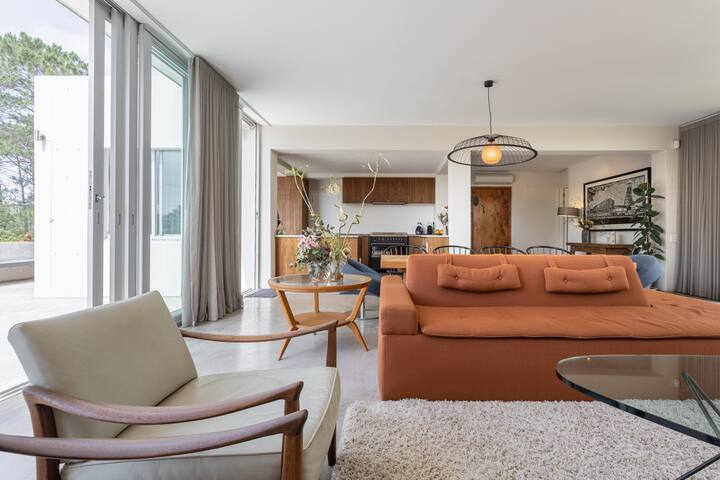 Mid-Century 4 bedroom home nestled in Nature gallery image 5