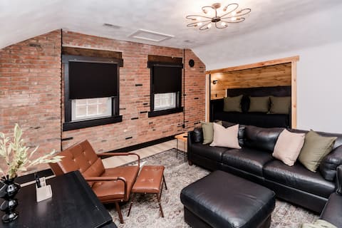 The Hugh/Walking Distance to Waterloo Downtown