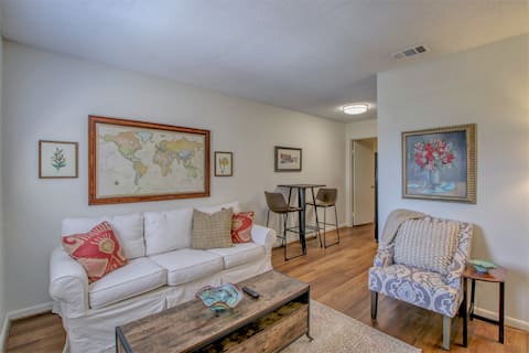 Top performing Airbnb: Hillcrest Porch View - Unit 4: Charming, Central in Little Rock