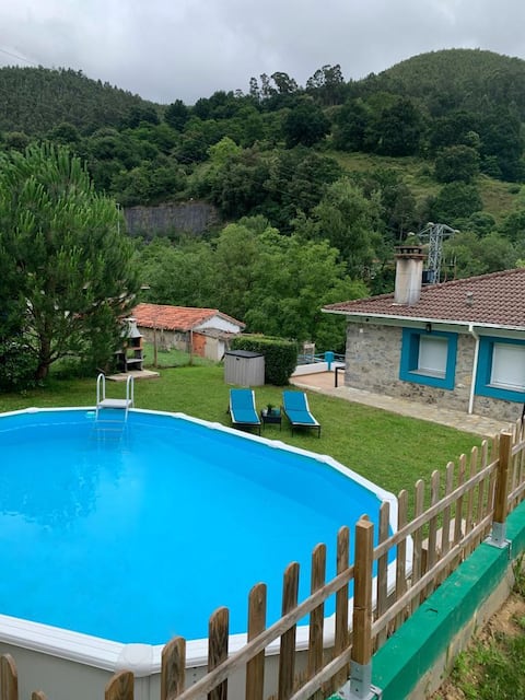 The BLUE HOUSE with pool, barbecue, jumper and river