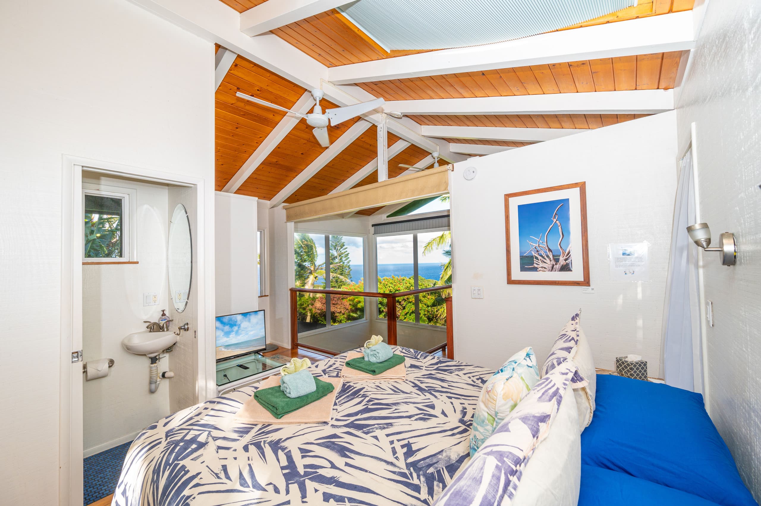 Cabin in Maui County · ★4.97 · 1 bedroom · 3 beds · 1.5 baths - Photo 8