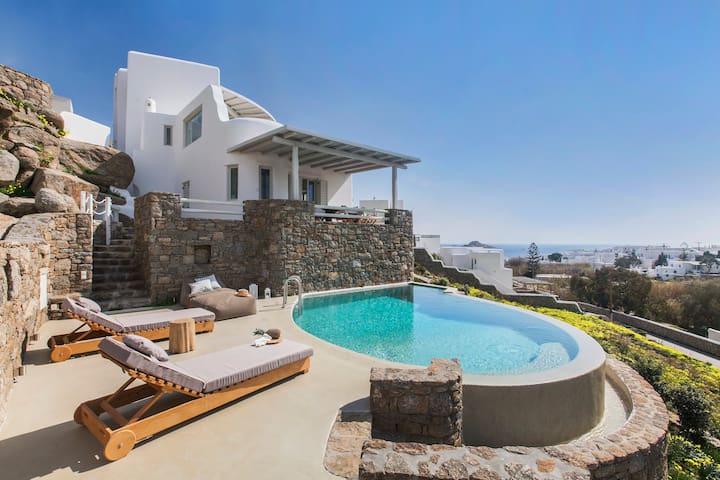 Breathtaking 6 Bed villa in Platis Gialos gallery image 2