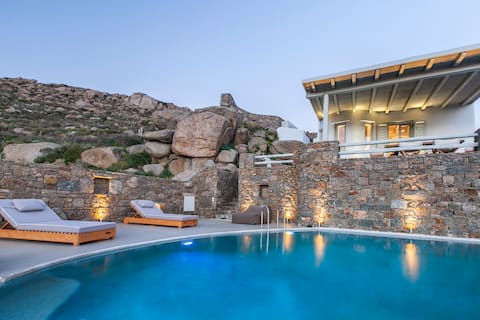 Breathtaking 6 Bed villa in Platis Gialos