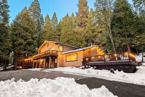 Sugar Pine Trailhead Lodge, Sleeps 18, 2 Hot Tubs