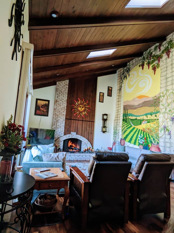Island Above The Falls Chalet - Niagara Falls Room - Niagara Falls, NY