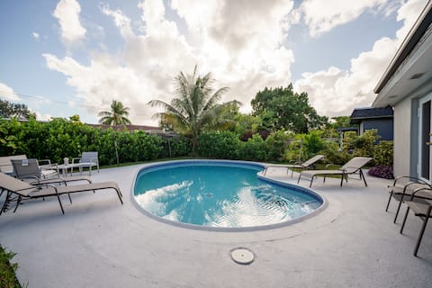 3BDR/ 2BATH Cozy W Large Private Pool FLL/MIA/WPB