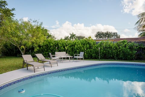 3BDR/ 2BATH Cozy W Large Private Pool FLL/MIA/WPB