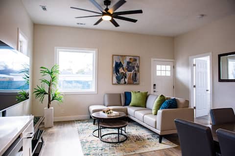 The Olive Den/Spacious Newly Remodeled /Big Groups