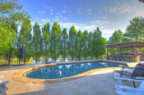 Gorgeous family retreat Owasso