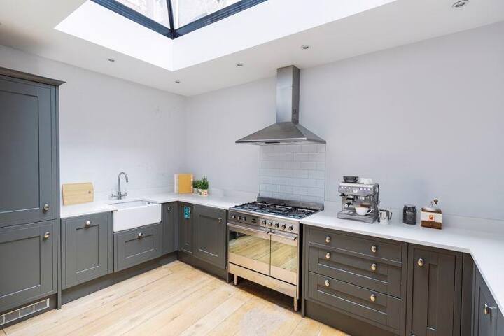 Grade II listed townhouse in the heart of Clifton gallery image 3
