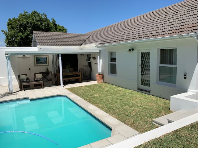 Cheerful 4-bedroomed home with a pool