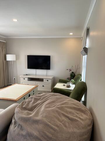 Cheerful 4-bedroomed home with a pool gallery image 2