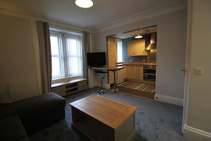 2 Minutes Walk To Bus, Rail, Ferry - Oban
