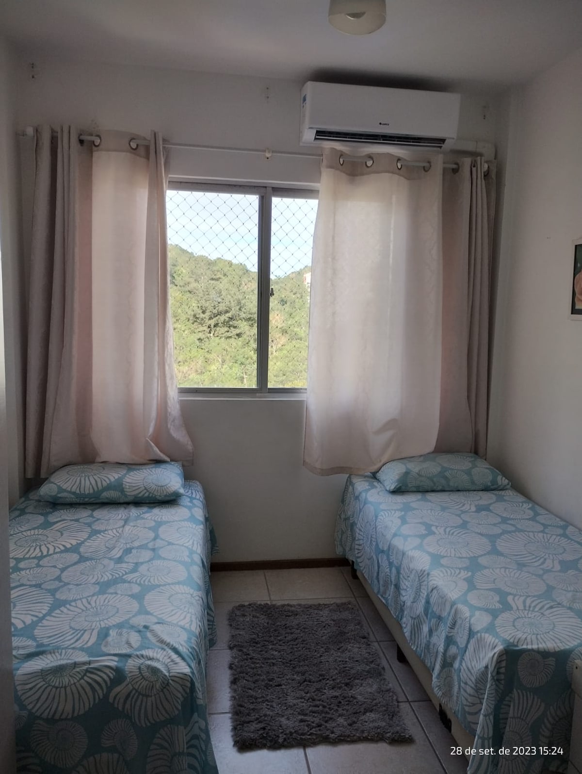 Соба 2 со двокреветни кревети и клима уред