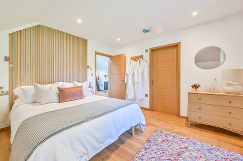 Orchard Bank Barn Ashburton - Stylish Larch Build