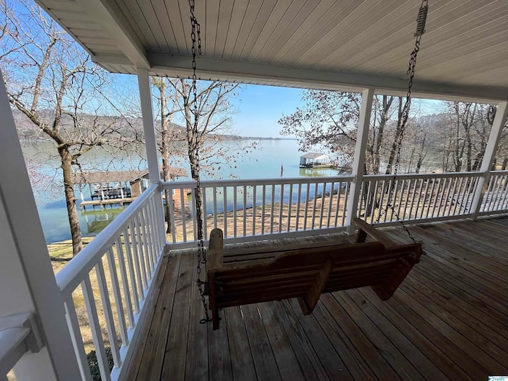 Laker's Acres Stunning View, Sleeps 14, Private Vacation homes for