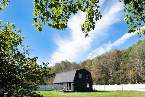 Renovated 4 BR 3 BA Barn; 5 ski lodges w/in 30 mi!