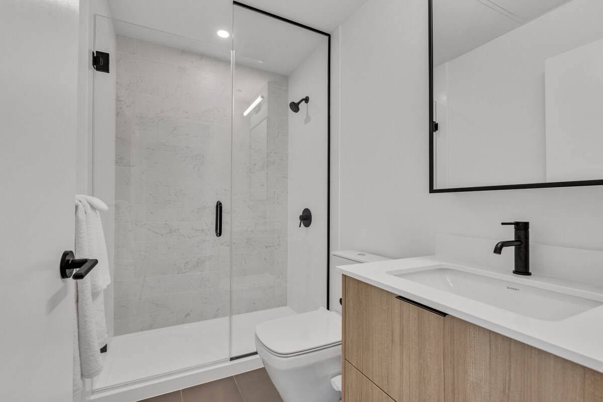 Sky-High 1BR Surrey Condo | Panoramic City Views