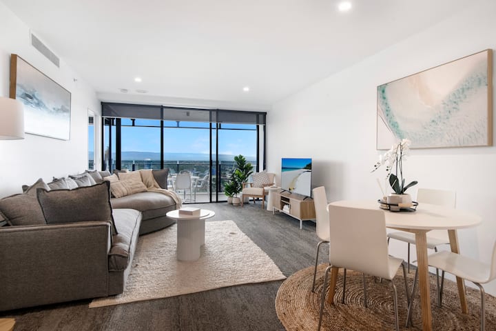 Circle On Cavill Lakeside Elegance - Surfers Paradise