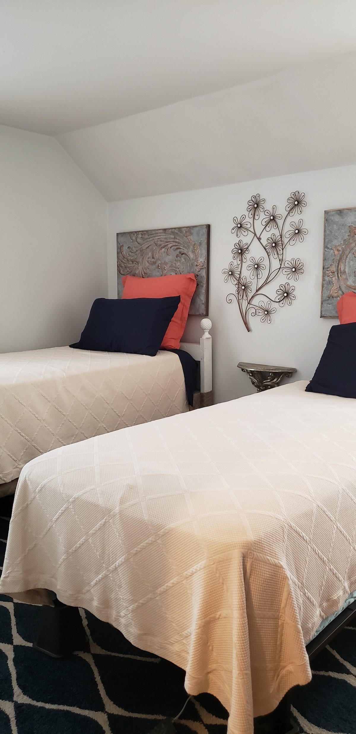 带两张单人床的3号卧室。