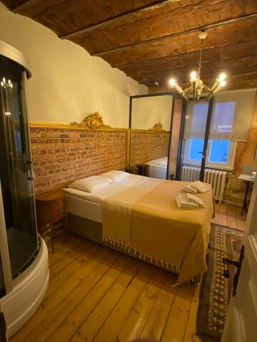 Biggest of town! 9-BR 5BA up to 22 ppl at Istiklal gallery image 2