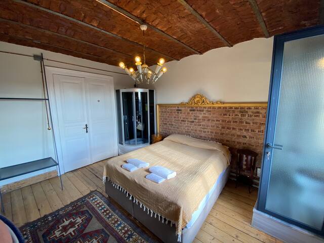 Biggest of town! 9-BR 5BA up to 22 ppl at Istiklal gallery image 3