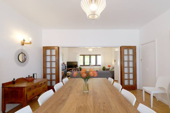 Spacious Family Home, Walk to Muizenberg Beach gallery image 2