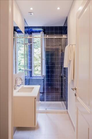 Eighteen21 Houses – Room Verde , Quinta Velha gallery image 5