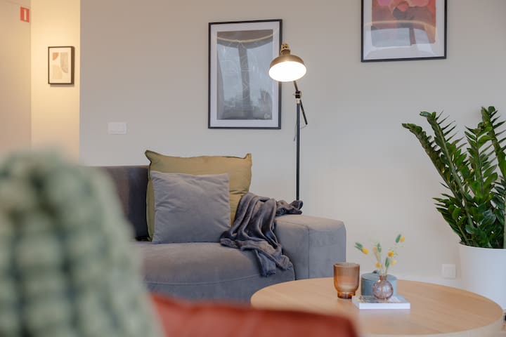 Trendy, sunny apartment on the South – 5th floor